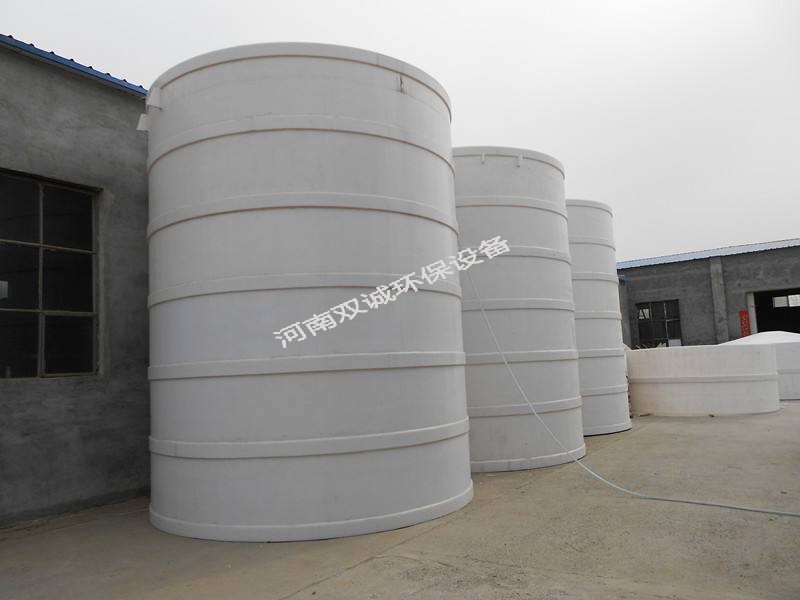 PE滚塑储罐滚塑加工过程: