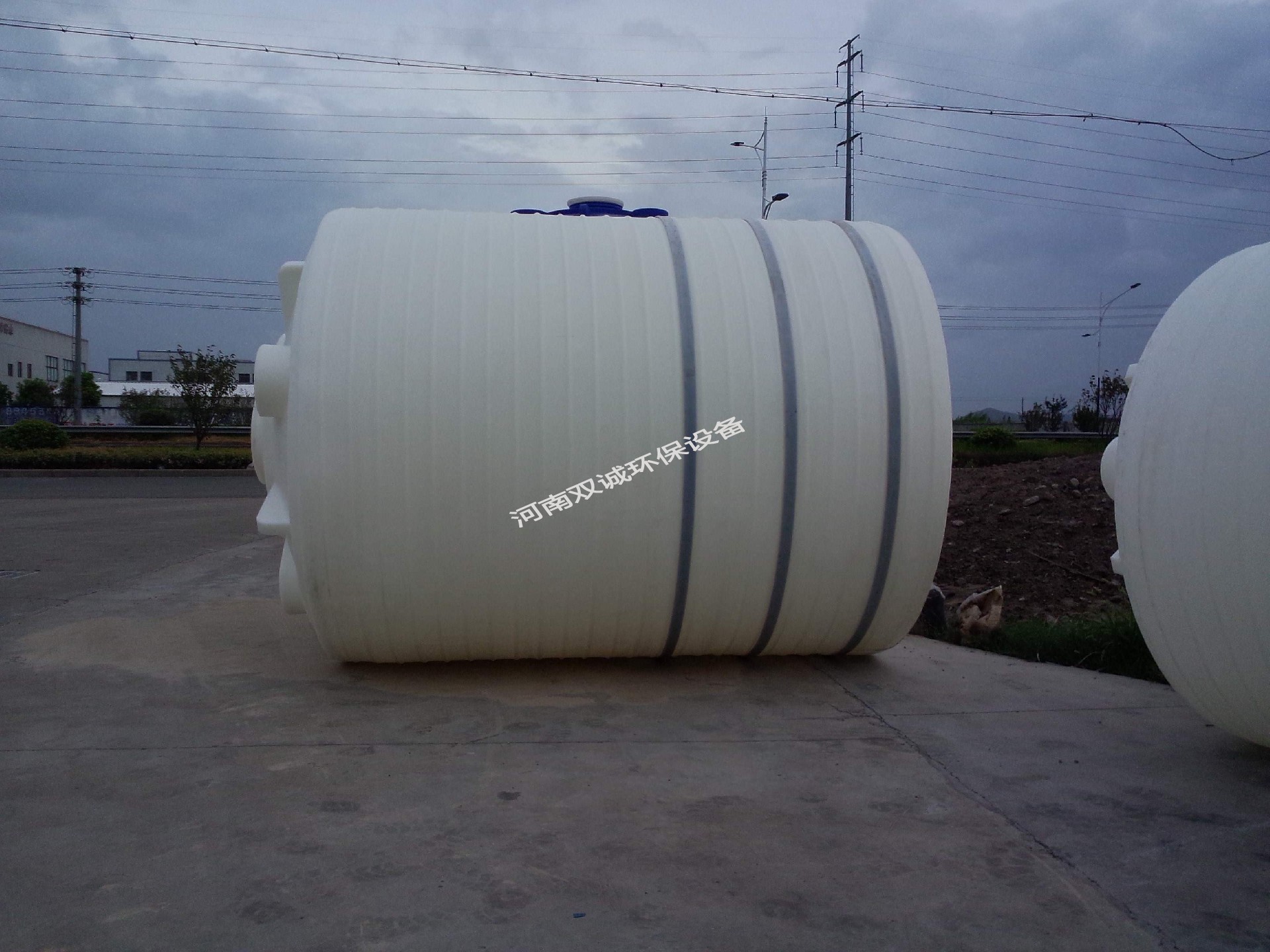 PE滚塑储罐滚塑加工过程: